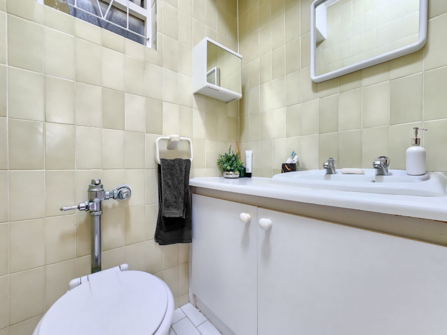 3 Bedroom Property for Sale in Sea Point Western Cape